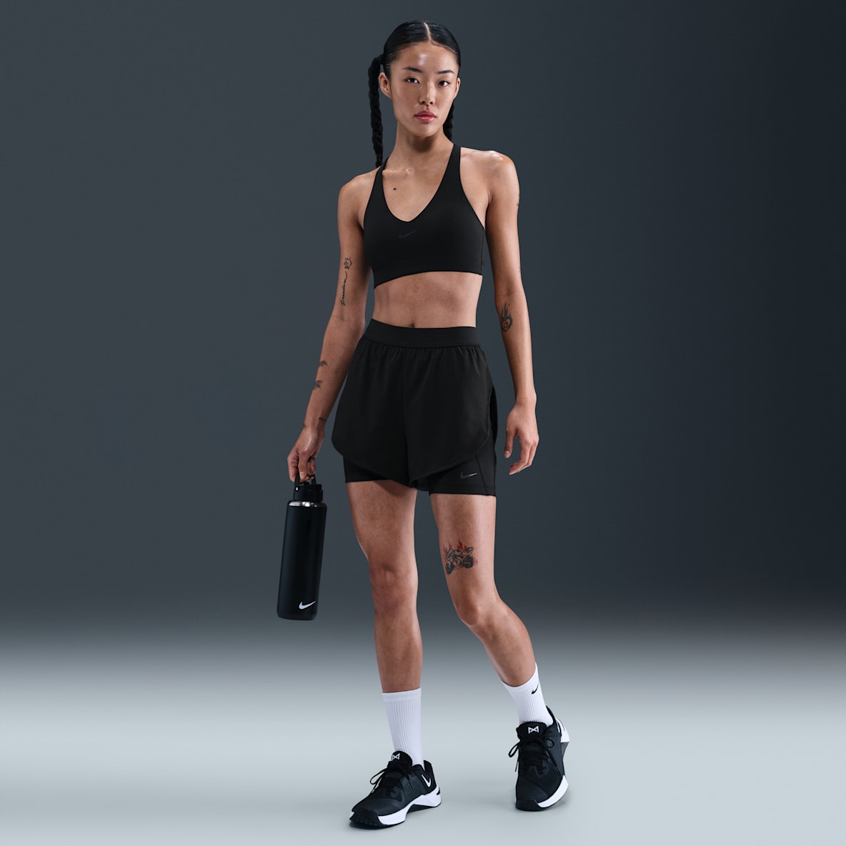 Nike PRO スポーツブラとショートパンツセット 鍛えて美しくなりたい